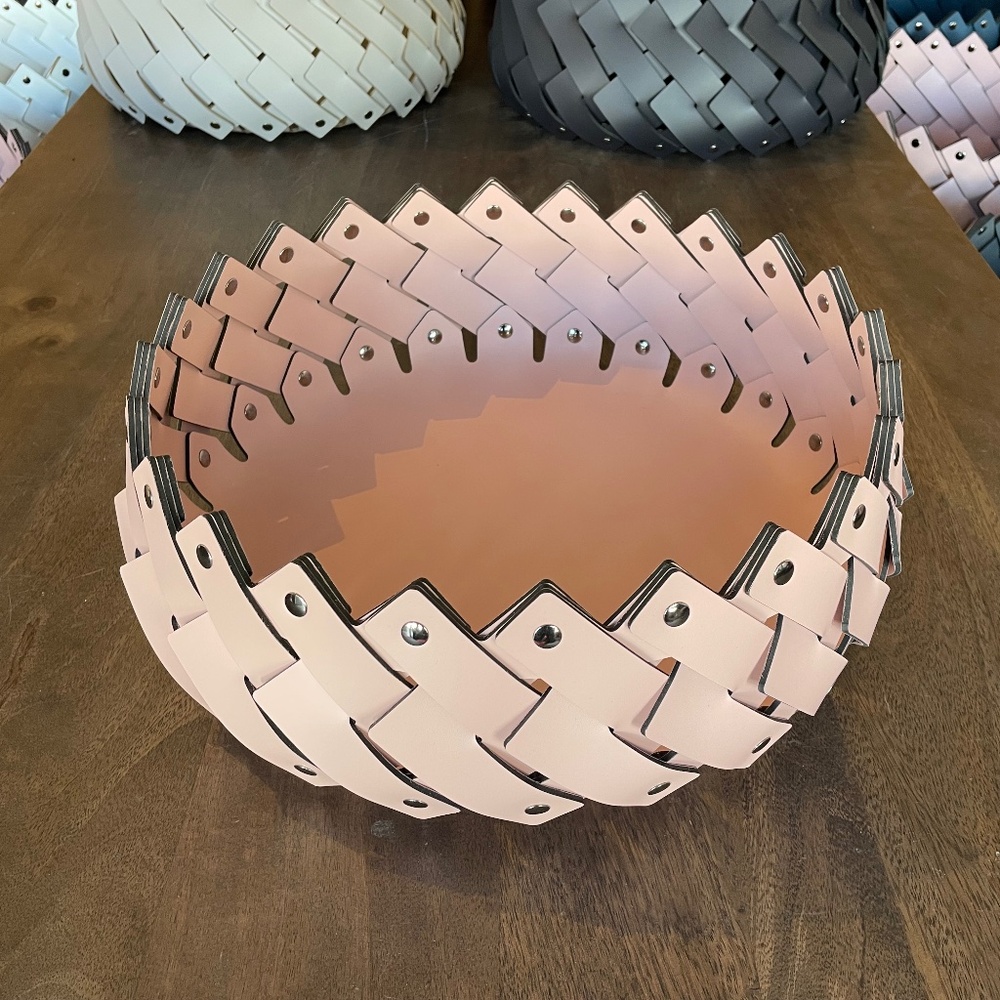 Small Braided Leather Basket Pink